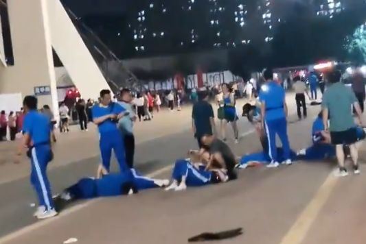 62歲樊姓男子駕駛越野車衝入香州區體育中心運動、散步的人群，導致35人死亡、43人受傷。 圖 : 翻攝微博