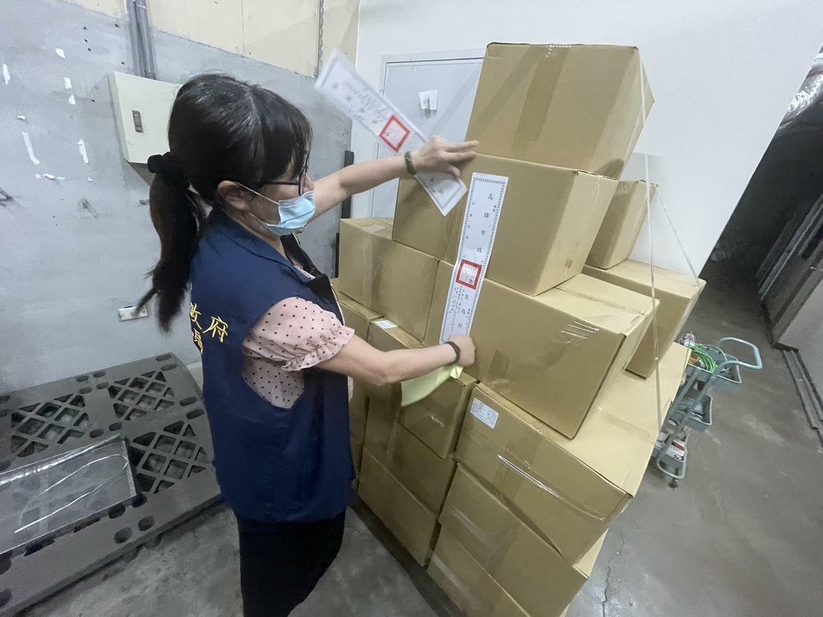 高市衛生局封存問題黑胡椒粉產品。 圖：高雄市衛生局提供