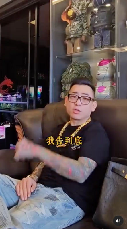 蹦闆提到，這3名員工有兩位都願意跟他和解，但有一個人的父母覺得「這是小事情」，讓蹦闆氣得直呼「我告到底」。 圖：翻攝自蹦闆IG