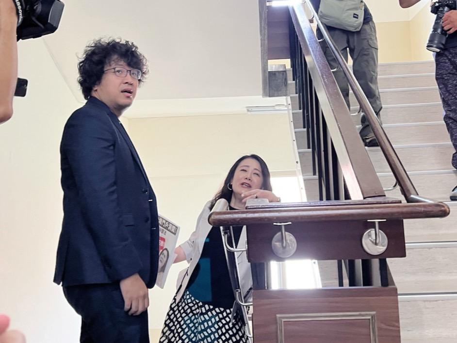 綠黨團記者會結束，陳玉珍嗆吳思瑤、沈伯洋別落跑，遭反批做秀、別出賣台灣。 圖：金大鈞/攝