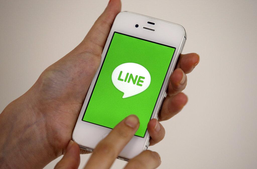 3C YouTuber Tim哥發布了一支影片，介紹 LINE 中三項鮮為人知的功能，聲稱能幫助伴侶檢視對方是否有異常的社交互動，其中一個功能甚至無法輕易清除痕跡。 圖 : 達志影像/美聯社