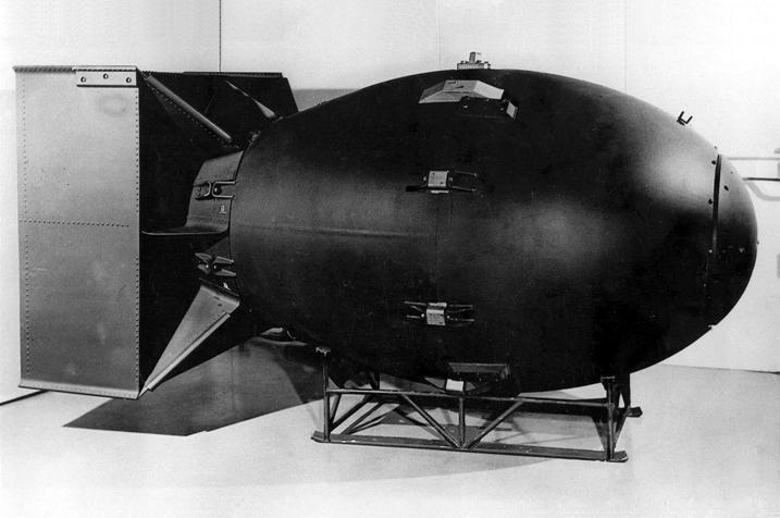 1945年投擲日本長崎的「胖子」原子彈模型。 圖：翻攝維基百科/U.S. Department of Defense/公有領域