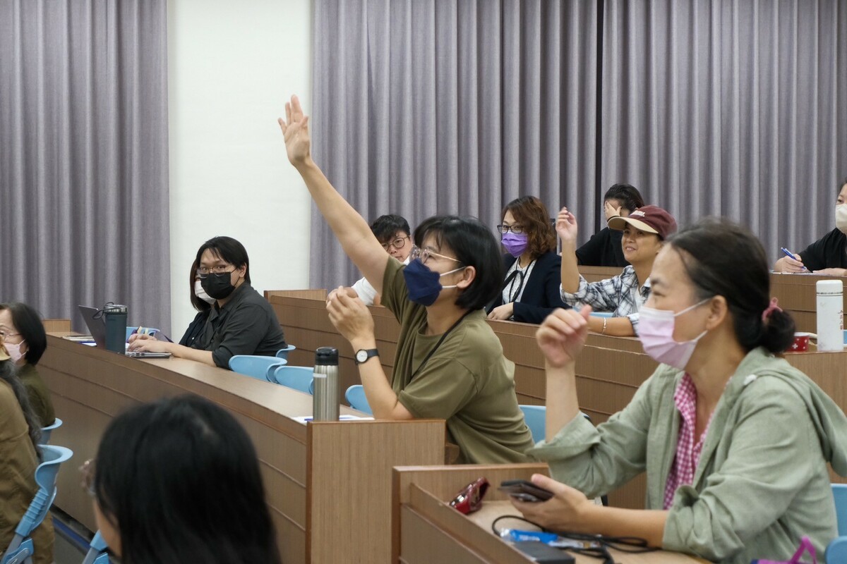 「提案培訓工作坊」學員在課堂上踴躍提問。 圖：孫家銘翻攝