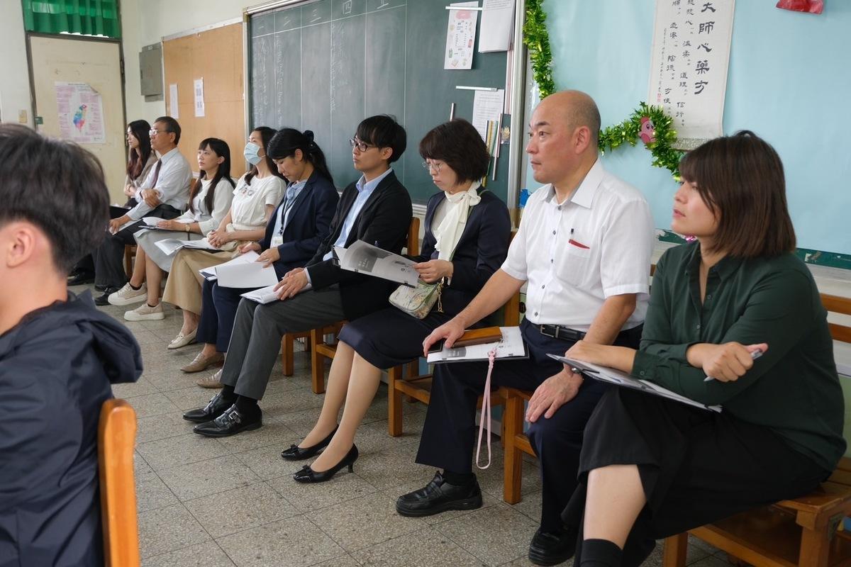 大阪東高校師生入校觀摩小港高中課程教學。 圖：高雄市教育局提供