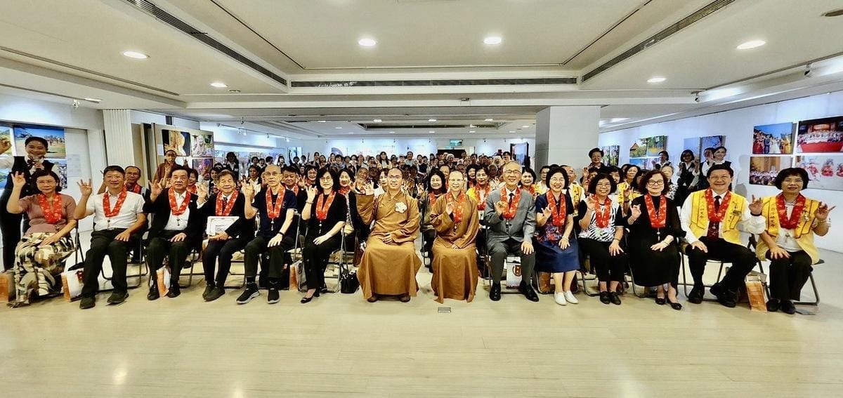 活動吸引了各界重要人士出席，包括國際佛光會世界總會副總會長劉招明、澳洲中天學校陳秋琴校長，榮譽功德主蔡素芬、劉珀秀、劉美杏、范思筠、黃淑美及藝術家黃大安賢伉儷、吳政緯等人，南台別院總住持暨佛光緣美術館館長滿舟法師也蒞臨現場，分享慧裴法師透過攝影鏡頭傳遞「佛法在人間」之實踐精神。 圖：黃博郎／攝