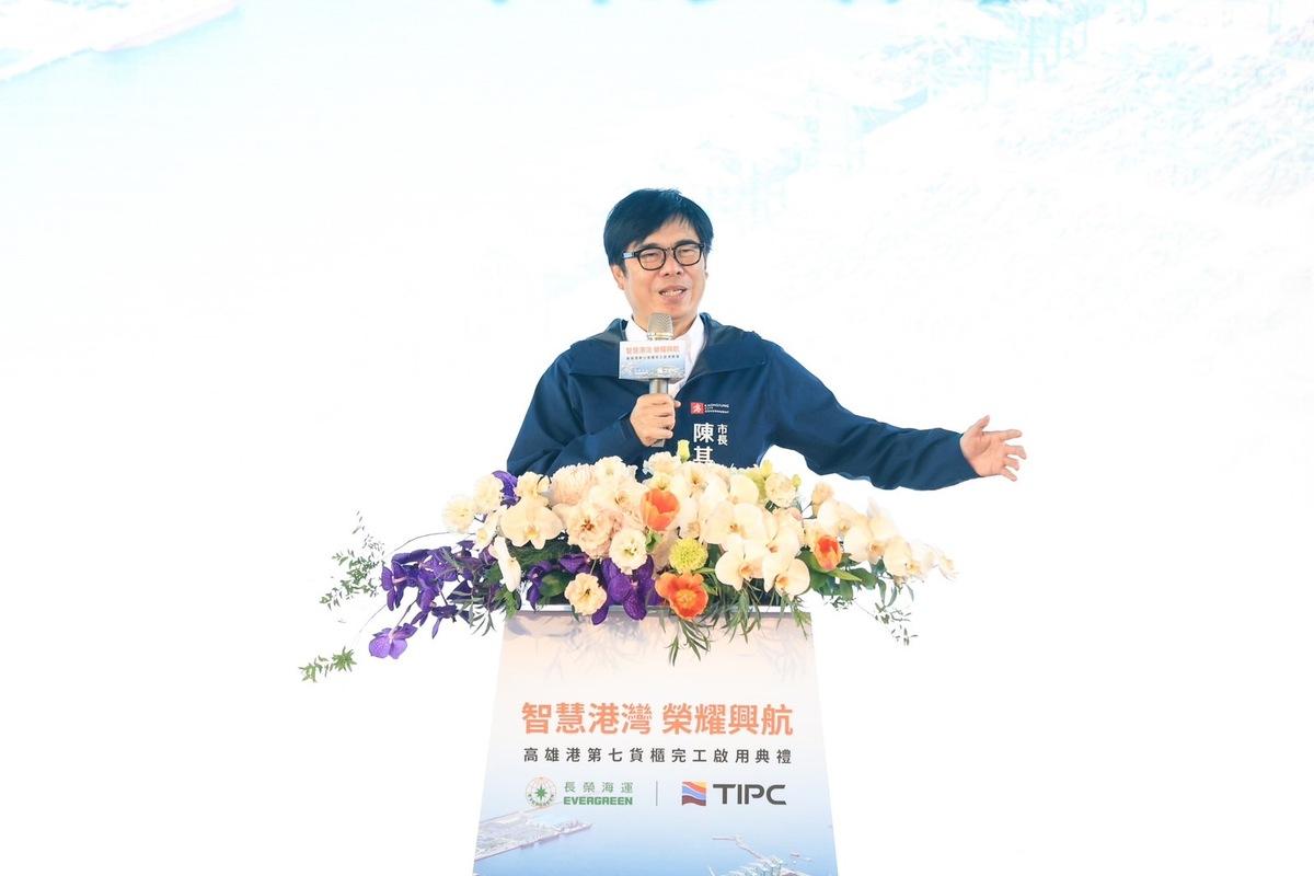 陳其邁感謝長榮海運聘用高雄在地員工。 圖：高雄市政府提供