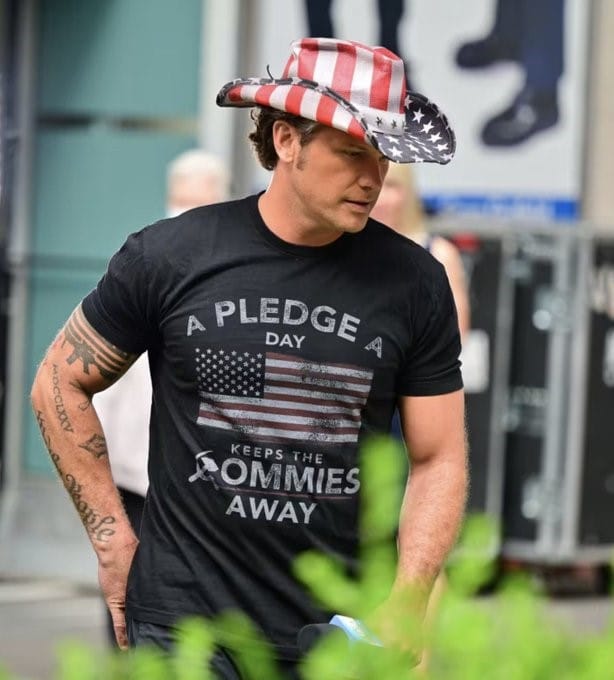 國防部長提名人彼特 · 赫格塞斯 ( Pete Hegseth ) 涉及性侵指控，引發內部成員的震驚與爭議。 圖: 擷自X帳號@hkuppy