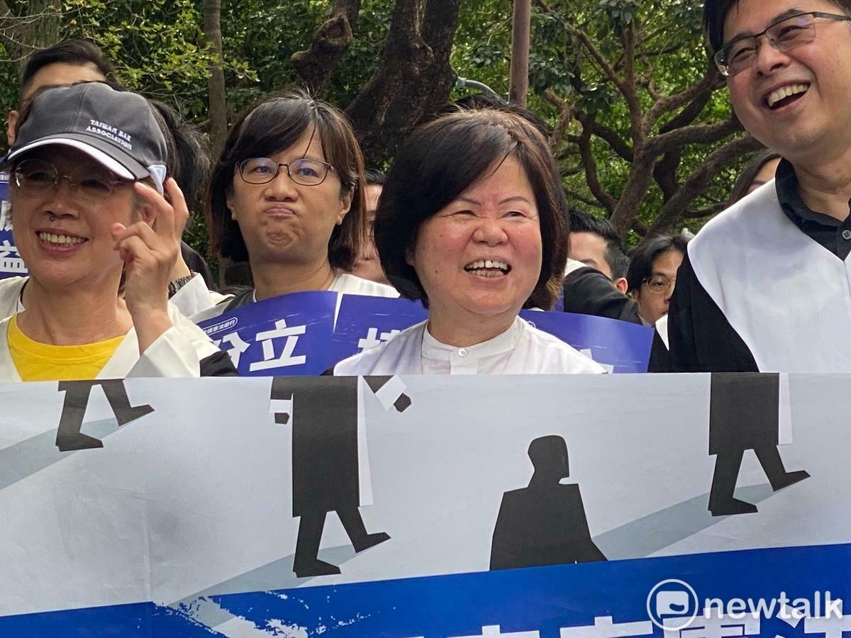 律師黃帝穎表示，翁曉玲、吳宗憲提案修憲法訴訟法的違憲法案，被馬英九任命的大法官黃虹霞（圖）狠打臉，「兩人在法界遺臭萬年」。 圖：林朝億/攝