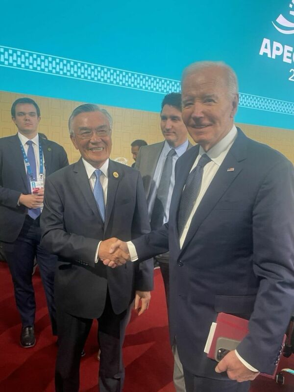 APEC峰會台灣代表林信義，會見美國總統拜登，並邀請拜登訪問台灣。 圖片來源/APEC台灣代表團