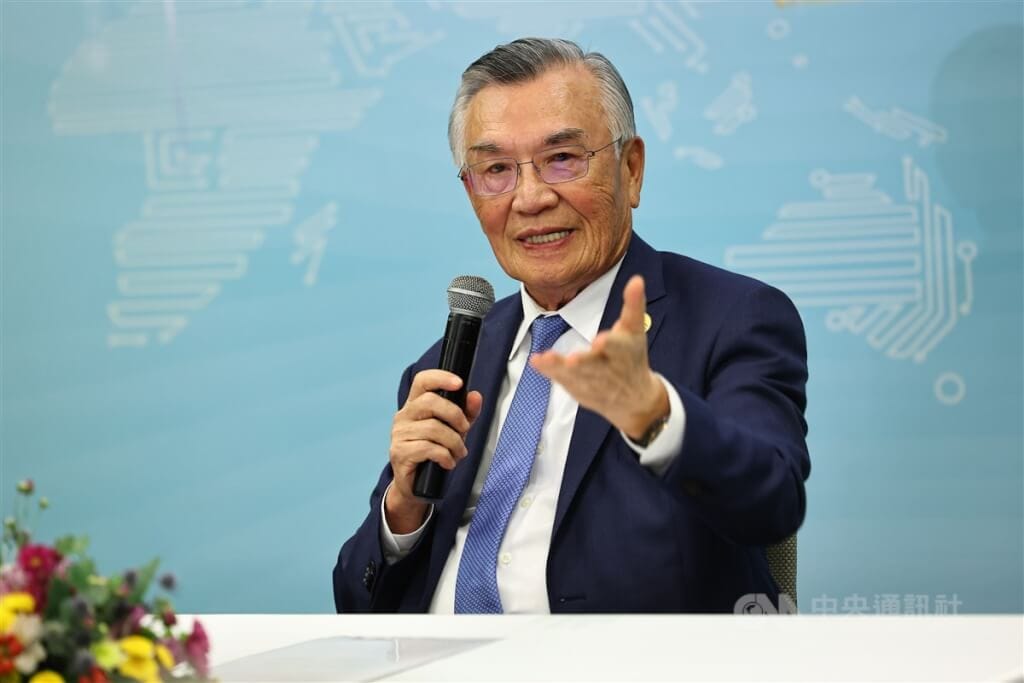 林信義感謝日本政府持續在國際社會倡議台海和平穩定，並期待台日在半導體及 AI 人工智慧領域持續深化合作。 中央社記者翁睿坤利馬攝 113年11月17日  中央社