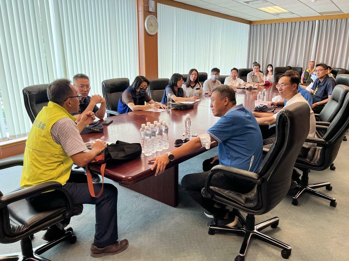 113年8月俱樂部拒檢後與高市府進行稽查前協商。 圖：高雄市工務局提供