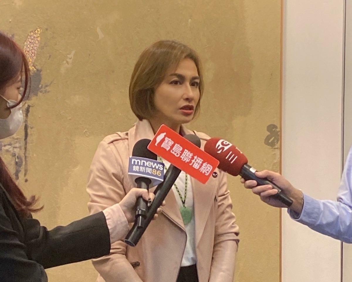藍委指「戒嚴是保護台灣」 邱議瑩哽咽：等不到國民黨一句道歉