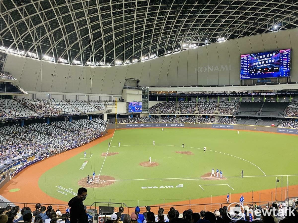 台北大巨蛋近日舉辦12強賽事。 圖：周煊惠 / 攝（資料照）