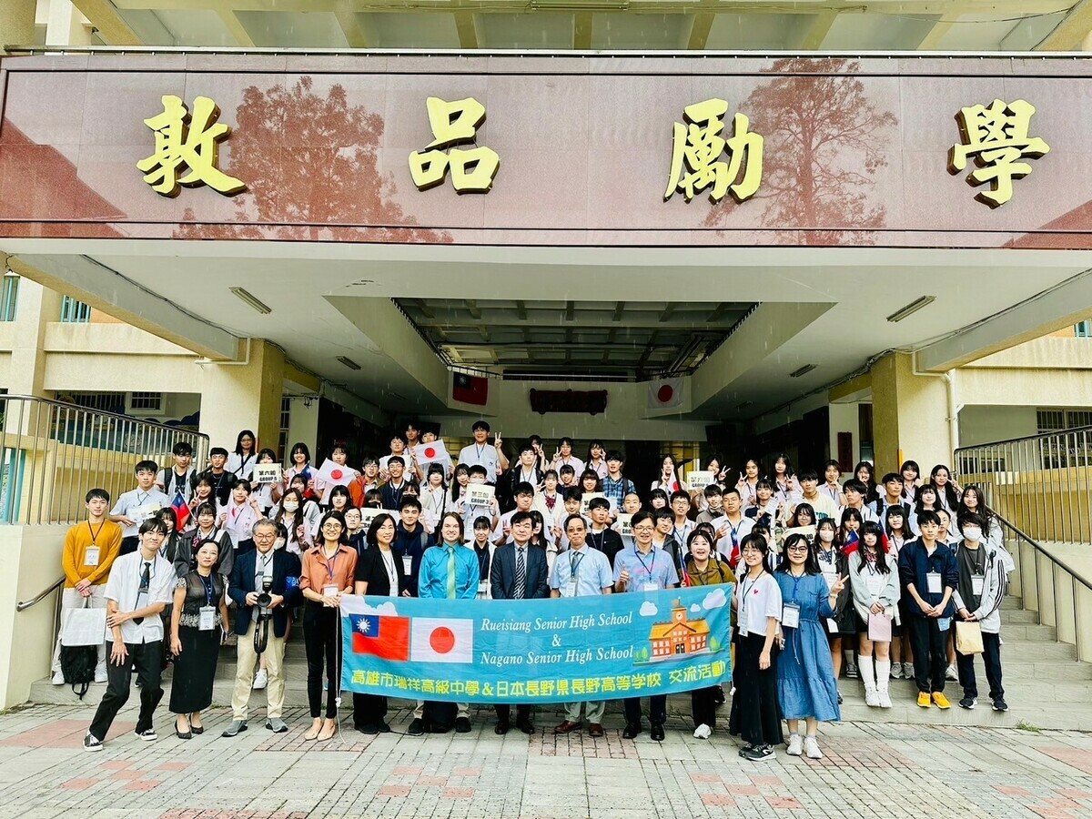 日本長野縣長野高校師生來高雄交流。 圖：高雄市教育局提供