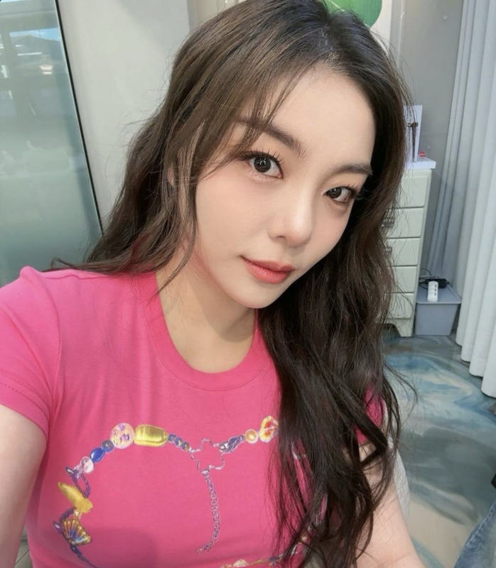 韓國「鐵肺歌后」Ailee本名李藝真，是美籍韓裔歌手及演員，近日宣佈將結婚。