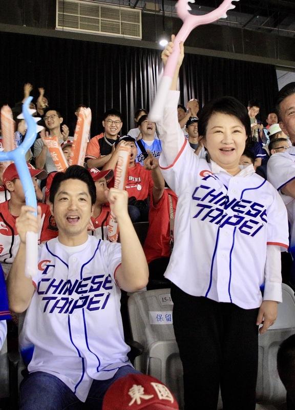 盧秀燕說，對英雄的鼓勵要及時，所以台中市政府宣布，只要台灣隊在這次四強中拿到冠軍，台中市籍的選手除了可拿到國光獎金外，再加碼70萬元、亞軍50萬元、季軍30萬元，祝福台灣隊在四強中能夠摘金奪冠。 圖：台中市政府/提供
