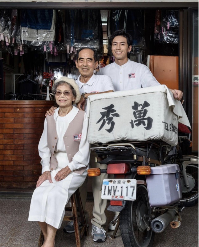 萬秀洗衣店來自台中后里，由80歲夫妻檔萬吉阿公和秀娥阿嬤經營。 圖：攝自IG／reefchang