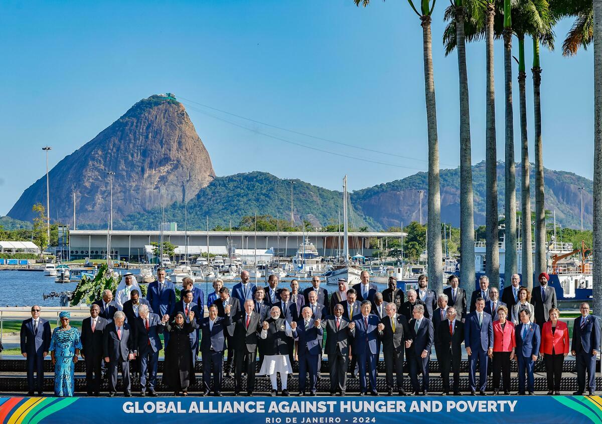2024 的 G20 峰會於當地時間 18 日在巴西里約熱內盧舉辦，然而美國總統拜登卻沒有參加合照環節，許多網友也對具體原因十分好奇。 圖：翻攝自 @g20org X 帳號