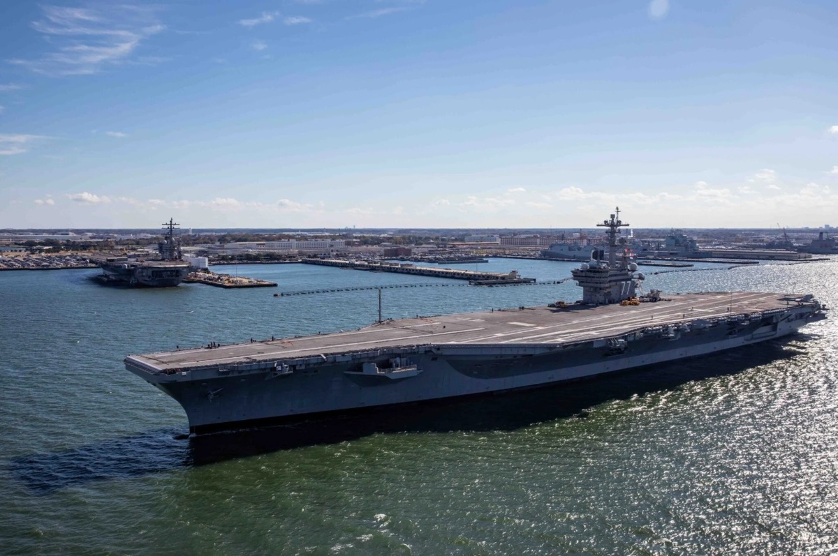 美國海軍航空母艦「布希號(CVN-77)」結束PIA維修作業期，回到維吉尼亞州諾福克海軍基地。 圖：翻攝US NAVY