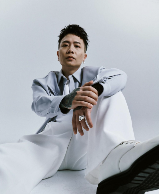 蕭秉治《活著Alive》演唱會將在12月7日登上小巨蛋，公司最終決定再加開120席包廂區，大家要保握最後機會搶票。 圖：攝自IG／ xiao_bingchih