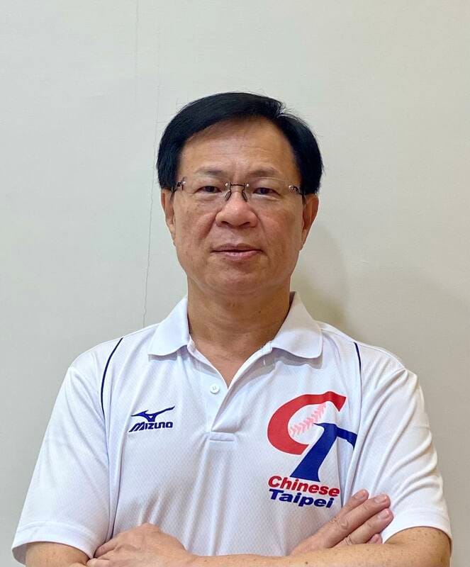 12強棒球賽，台灣隊勇闖四強，張啟楷稱「給投手打99分，沒有滿分是怕他們驕傲！」，引爆球迷怒火，紛紛湧入臉書怒轟「你以為你是誰啊」。 圖：取自張啟楷臉書