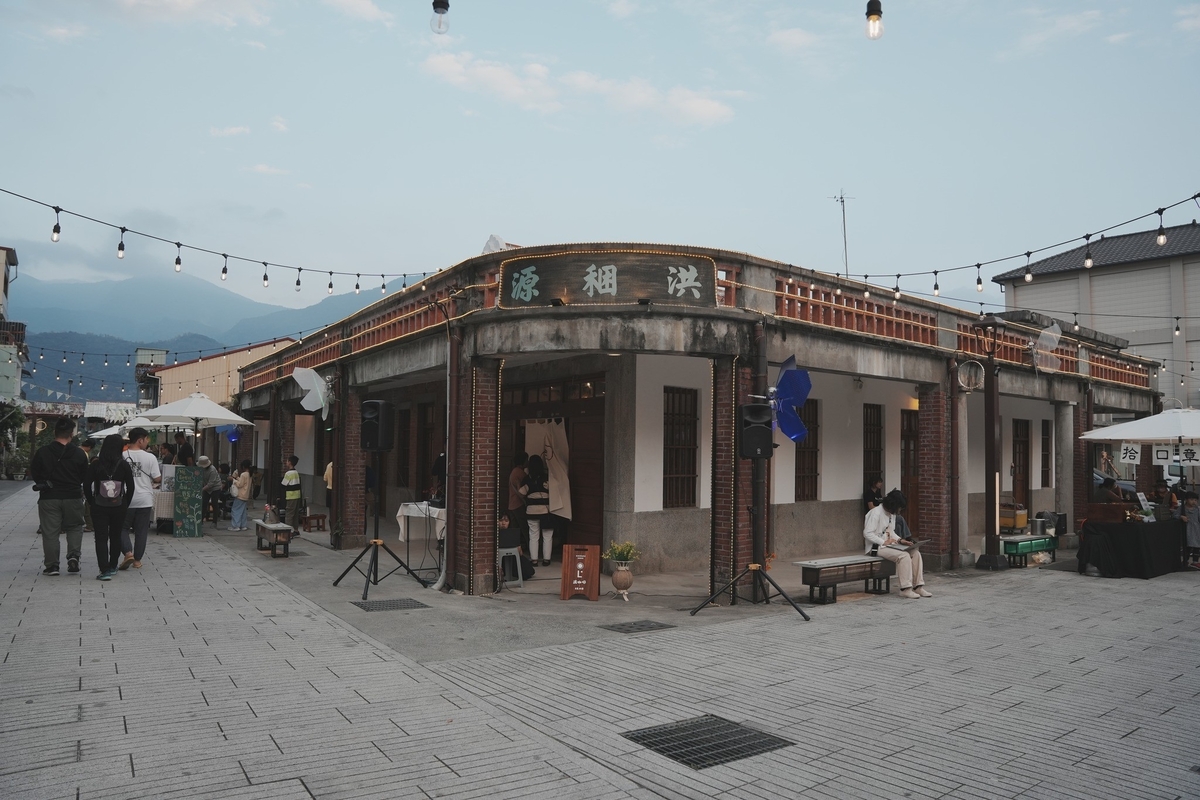 六龜百年雜貨店「洪稇源」限定版走讀體驗，一起探索六龜街區歷史。 圖：高雄市六龜區公所提供