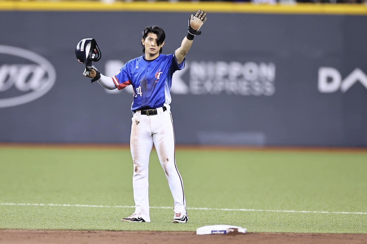 台灣隊奪下三大賽隊史首冠，陳傑憲獲打擊王（打擊率6成32）、最佳防守球員及本屆賽會MVP等3項個人獎項，並獲選為世界隊外野手。 圖：取自CPBL中華職棒臉書