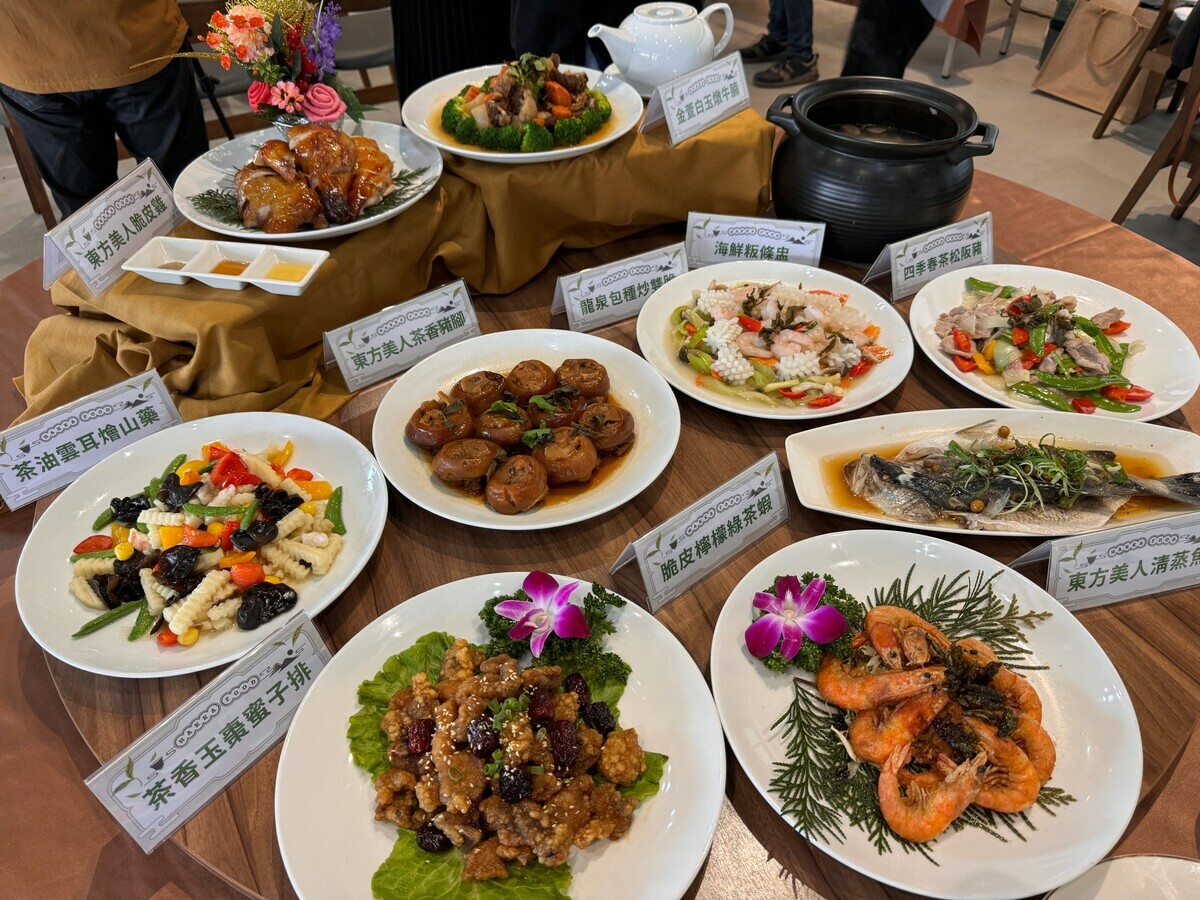 台灣客家茶文化館特別推出以茶入菜全新菜單，活動期間到中餐廳享用美食還有機會抽3C好禮。 圖：桃園市客家事務局/提供