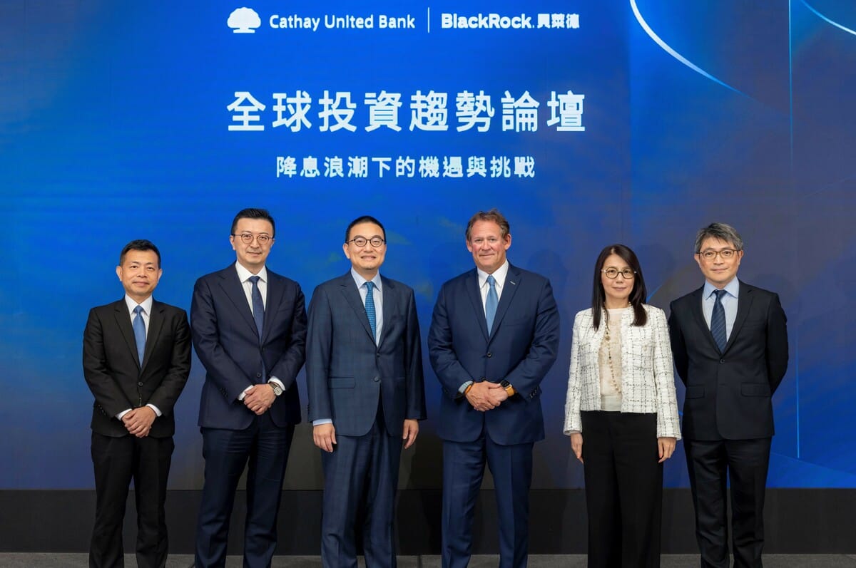 昨天由國泰世華銀行接力舉行「2025全球投資趨勢論壇」。本次論壇邀請到貝萊德(BlackRock)全球固定收益投資長，同時領導環球資產配置投資團隊的Rick Rieder、貝萊德全球首席投資策略師Wei Li(李薇)，以及國泰世華銀行首席經濟學家林啟超共同與會。 圖: 國泰金控/提供