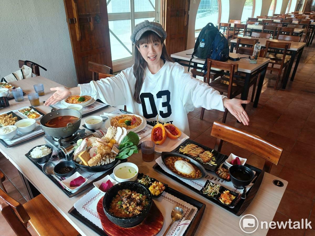 QQ姐姐介紹成農花田餐坊的美食。 圖：唐復年/攝
