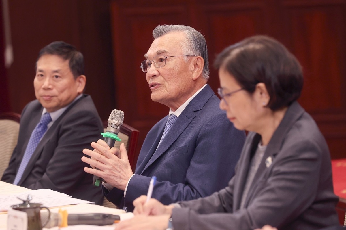 總統府舉行APEC代表團返國記者會，領袖代表林信義出席。 圖：總統府提供
