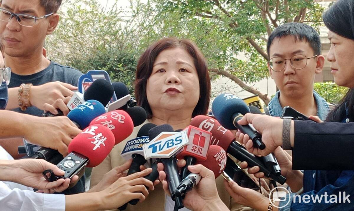 許銘春(中)對當時身為勞動部長未能預防憾事發生表達歉意與遺憾。 圖：孫家銘攝