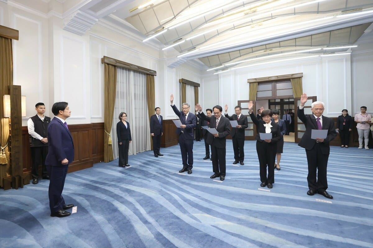 總統賴清德主持新任行政院政務人員及駐外大使宣誓典禮。 圖：總統府提供
