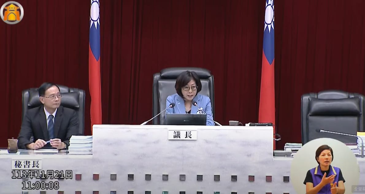 康裕成(中)質疑澄清湖高雄高爾夫球場外傳有其他開發計劃。 圖：高雄市議會提供