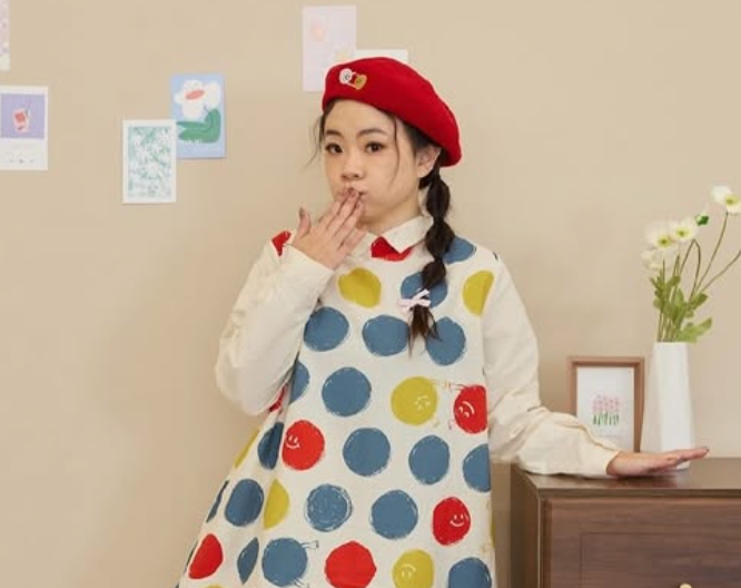 二伯在2021年創立服飾品牌「HAHABABY」，然而近期品牌卻捲入抄襲爭議。 圖：翻攝自嘎嫂二伯IG