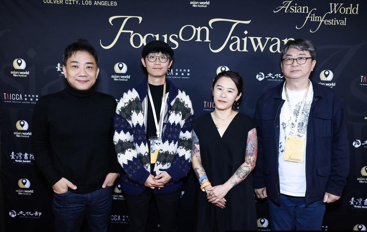 代表片《老狐狸》導演蕭雅全（左一）與動畫短片《熱帶複眼》導演張徐展，短片《風流少女殺人事件》導演洪瑋婷、動畫短片《幽暗小徑的鬼》導演王登鈺於第十屆亞洲國際電影節 。 圖／AWFF亞洲國際電影節大會