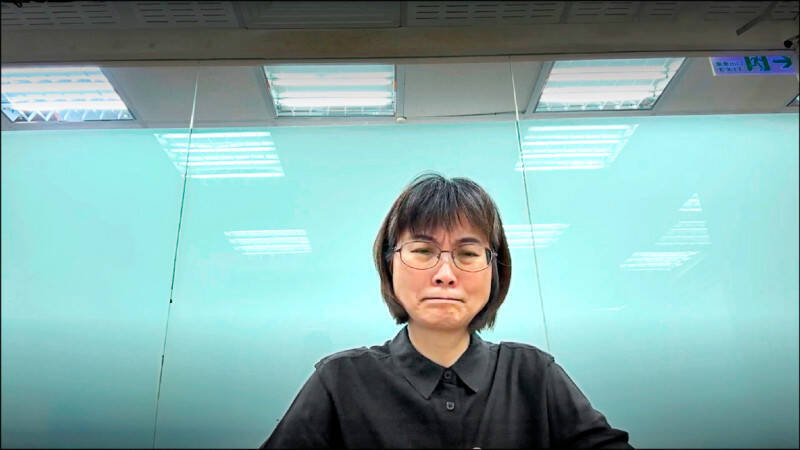 勞動部勞發署北分署長謝宜容因涉及職場霸凌導致公務員輕生案，被記2大過免職，對於謝宜容今年能否領到年終獎金？行政院官員今（29）日表示，現階段不在發放對象中。 圖：翻攝Youtube/eiuwfh頻道