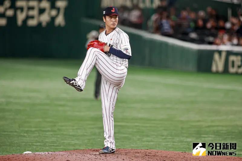 世界棒球12強日本隊中繼投手清水達也，在中華隊滿壘、無人出局時化解攻勢，他回憶起能策動雙殺守備是「奇蹟」。 圖：Nownews 葉政勳／攝