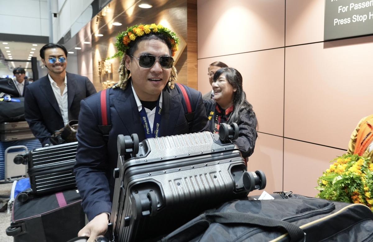 吉力吉撈．鞏冠（排灣族）頭戴排灣族祝福花環。 圖：原民會提供