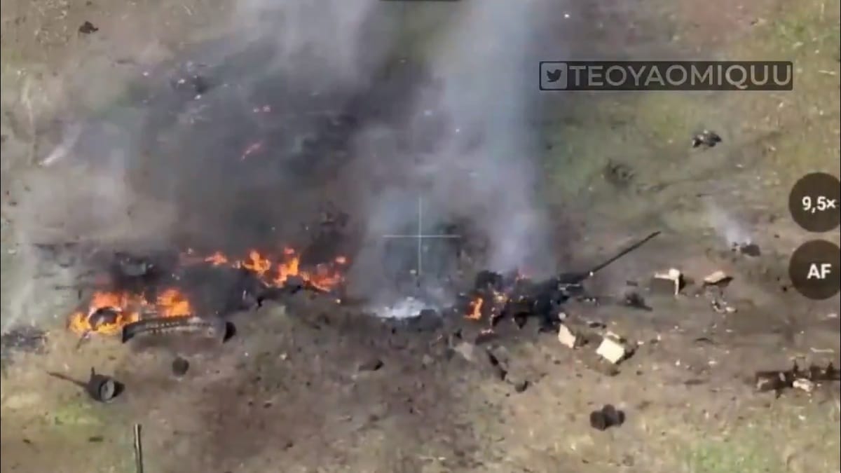 俄羅斯總統普丁號稱「世界上最強坦克」的 T-90 被一架烏軍無人機直接炸毀。 圖：擷取自 @Lawrenc09874431 X 分享影片