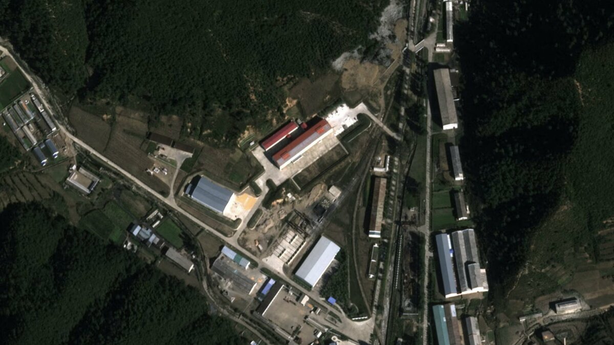 北韓在俄羅斯擴建導彈工廠，讓俄軍擁有更多導彈。 圖：翻攝自 NEXTA X 帳號