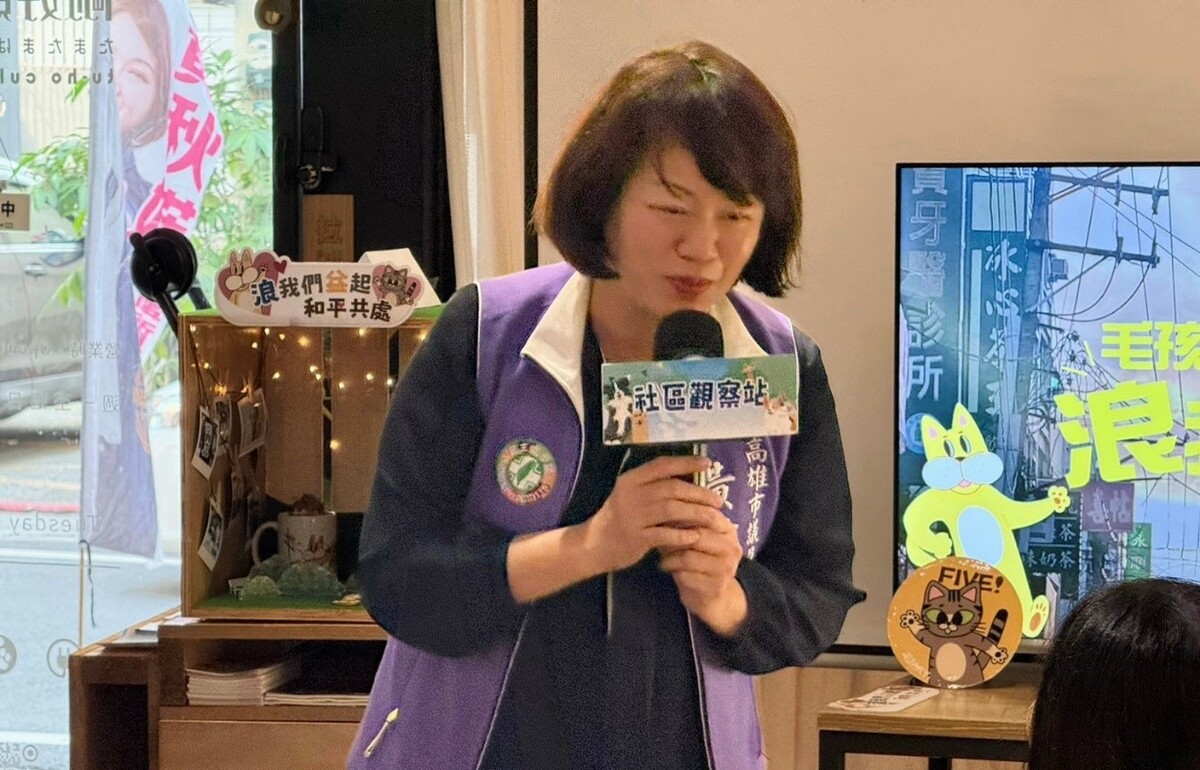 黃秋媖在講座中分享多年來協助浪浪的經驗。 圖：孫家銘翻攝