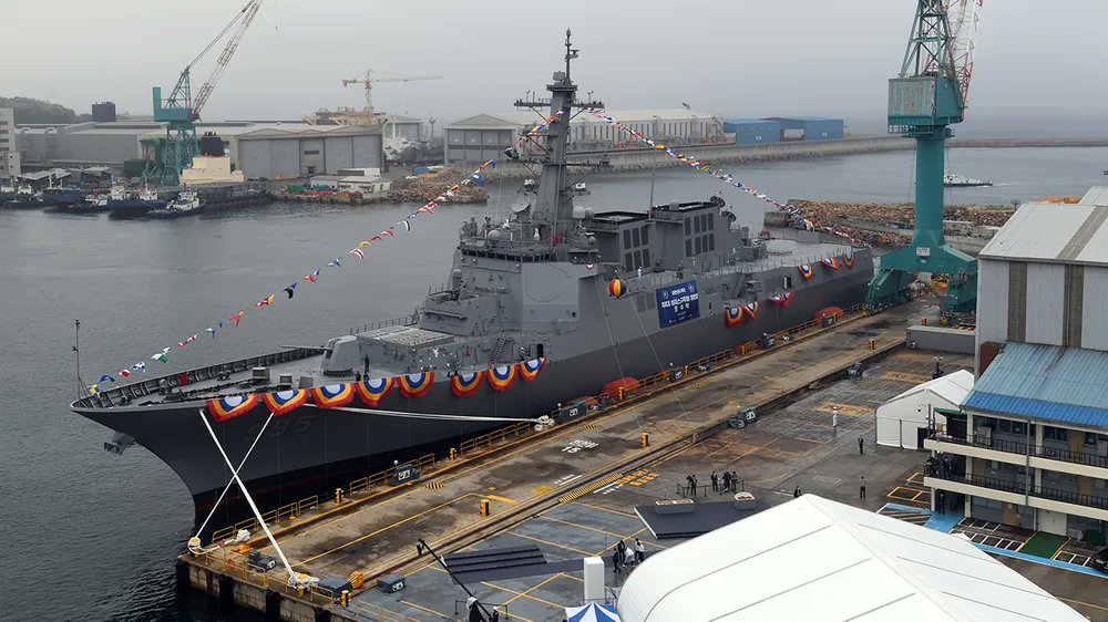 南韓最新「正祖大王級」驅逐艦首艦「正祖大王號(DDG-995)」。圖為2022年命名下水儀式。 圖：翻攝「X」@Foxtrot19_RADAR