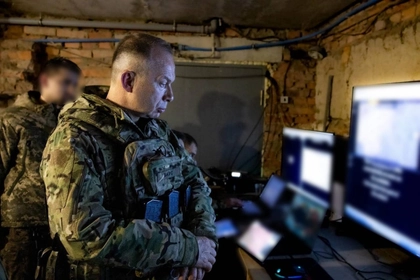 烏克蘭武裝部隊總司令瑟爾斯基近期在與烏軍士兵會面時表示，烏軍需要掌握戰場的主動權，並適時對俄軍進行反擊，才有機會取得戰爭的勝利。 圖：翻攝自 @NOELreports X 帳號