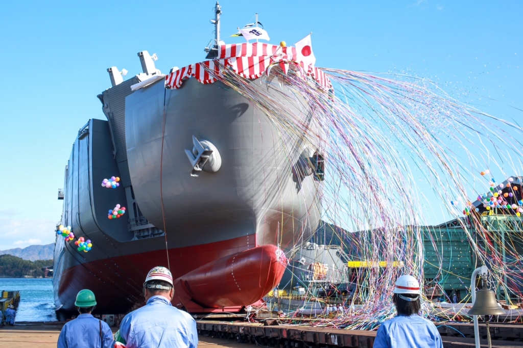 日本陸上自衛隊將成立的「海上輸送群」，排水量達3500噸的「歡迎號」(ようこう，舷號4101)運輸船28日舉行下水儀式。 圖：翻攝naikaizosen.co.jp