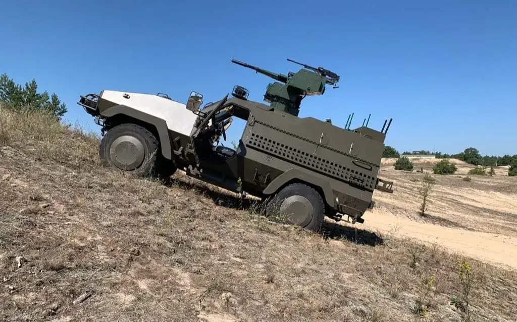烏克蘭裝甲運兵車「Oncilla-Shturm」可用來射擊空中無人機，已正式獲得國防部批准使用。 圖：截自「 x 」@NOELreports