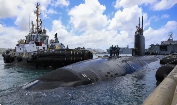 除了「明尼蘇達號」外，關島阿普拉基地還有 4 艘「洛杉磯級」攻擊型核潛艇，但最新的一艘「斯普林菲爾德號」服役時間也已經超過 30 年，預計將逐步汰換。圖為斯普林菲爾德號。 圖：翻攝自 樞密院十號