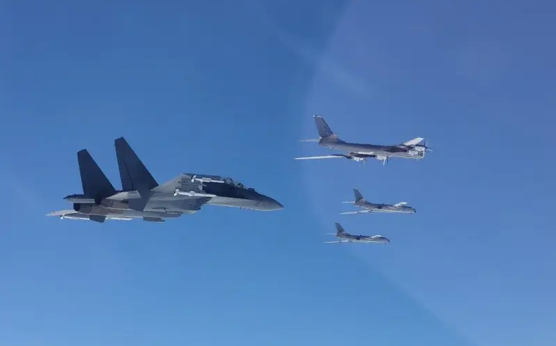 中俄聯手戰略巡航 轟-6N首次參與! ADIZ被闖入 南韓戰機緊急升空監控