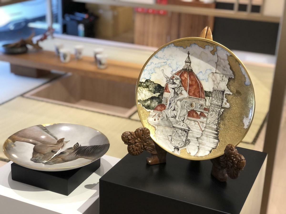 陳秀珠的最新瓷畫作品─佛羅倫斯、馬，在惠丞建築會館首度曝光。 圖：黃博郎／攝