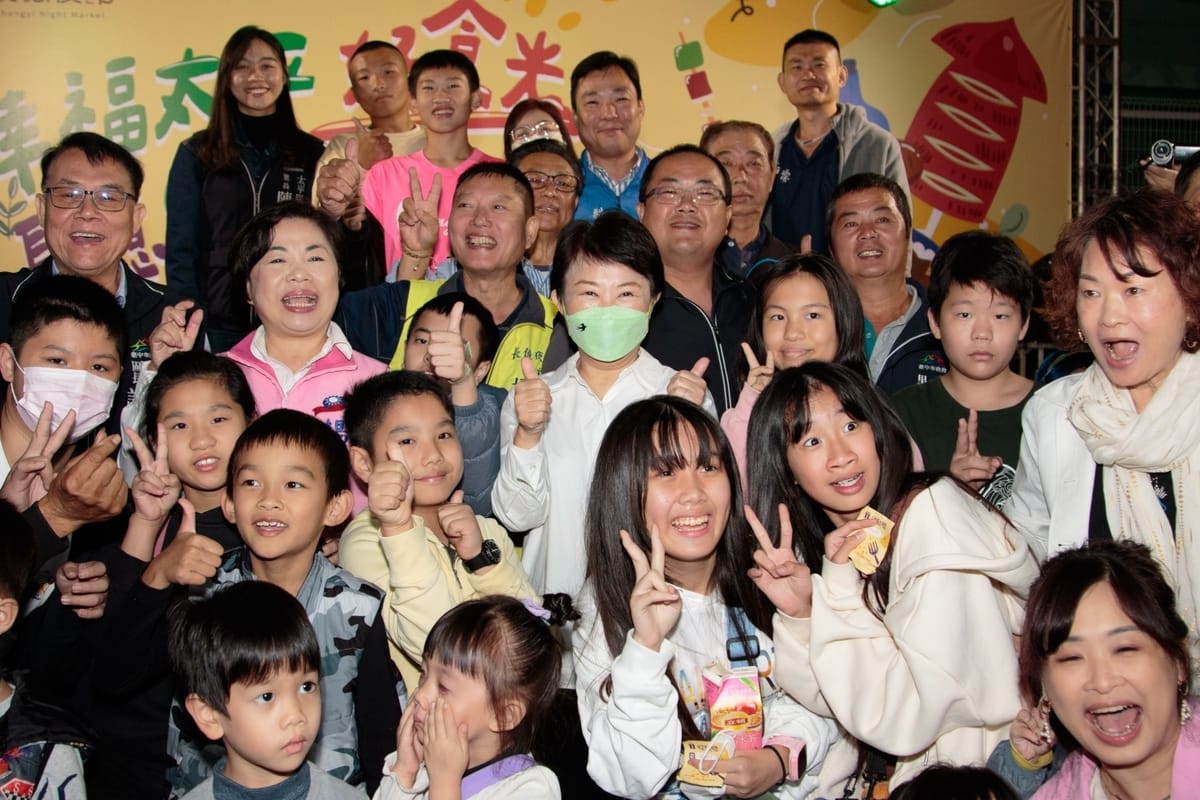 台中市長盧秀燕今（30）晚出席太平長億夜市購物節嘉年華活動。 圖：台中市政府/提供
